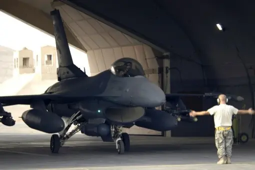Początek budowy irackich F-16