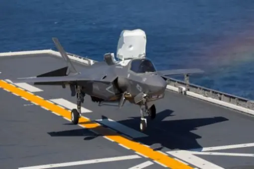 F-35B operują z Izumo