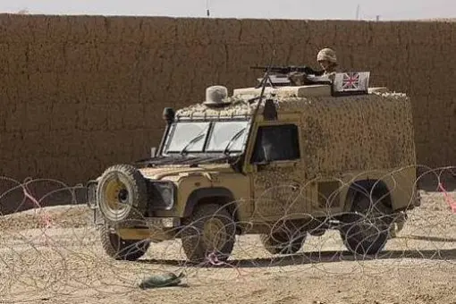 Land Rovery pozostaną w służbie