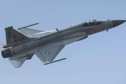 JF-17 w zamian za pakistańskie długi