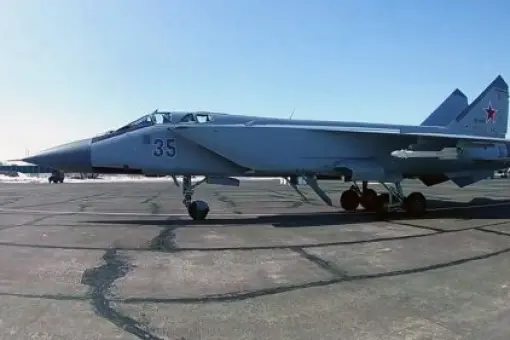 MiG-31 z pociskami R-74M