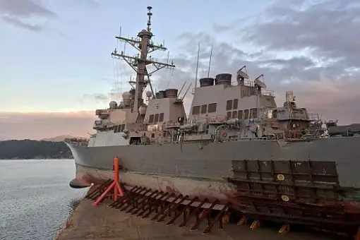 USS John S. McCain wznawia podróż do Yokosuki